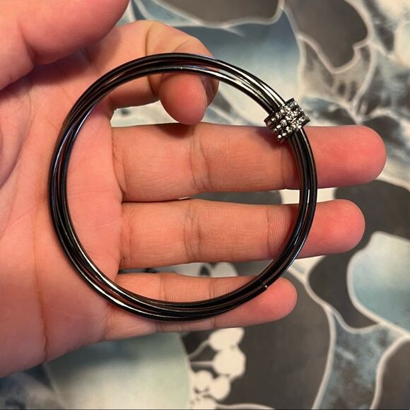 Paparazzi 3 black bangle bracelet with gem clasp - Picture 3 of 4